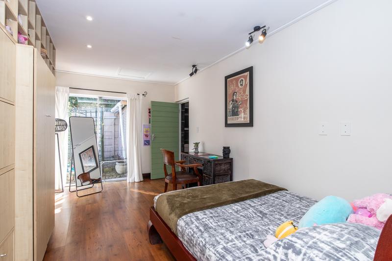 5 Bedroom Property for Sale in Meadowridge Western Cape